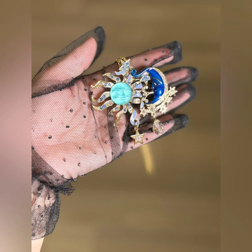 ✨ Sun & Moon Pendant Necklace / Brooch – 2-in-1 ✨